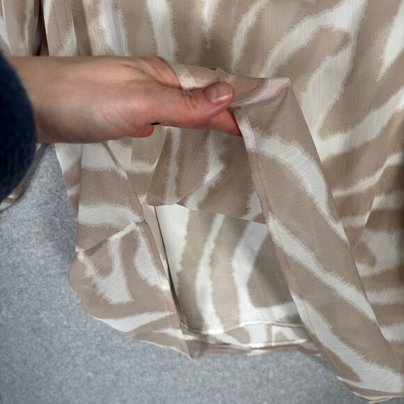 Chicos Blouse Tan Medium Sheer Animal Flowy Lagenlook Artsy Popover Neutral Tank - Picture 7 of 12